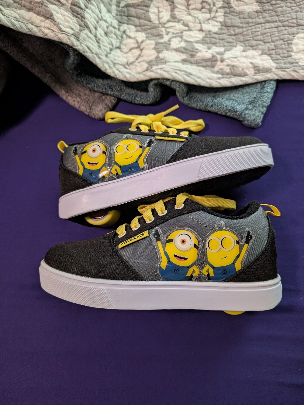 Kids Minions Black & Yellow Heelys